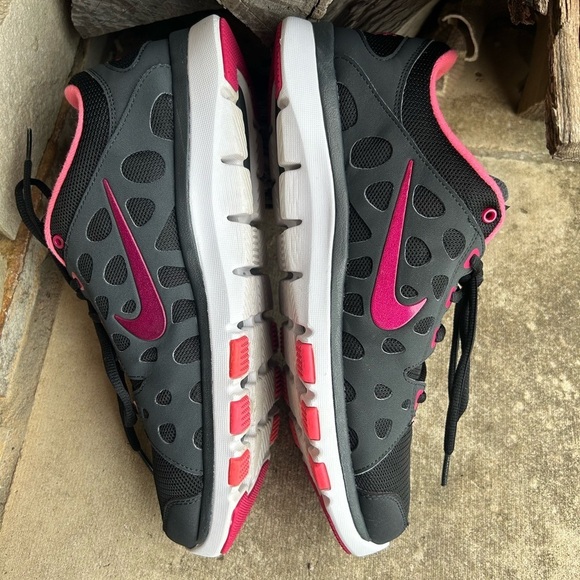 Nike Training Black & Pink Athletic lace up sneaker shoes Sz-11. G - Picture 2 of 8